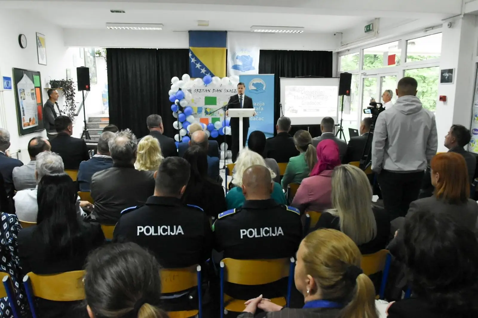 Premijer Halilagić posjetio Gimnaziju „Mustafa Novalić“ u Gradačcu