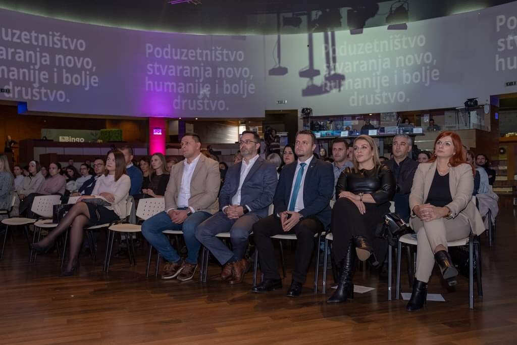 1701100809_6564bd093cb2d