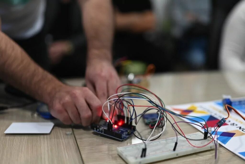 1701277208_65676e187bc8c