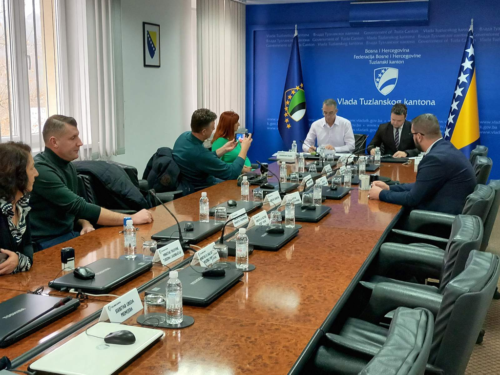 Potpisivanje ugovora za korisnike koji su ostvarili pravo na sredstva za sufinansiranje projekata rekonstrukcije i opremanja sportskih objekata za 2023. godinu