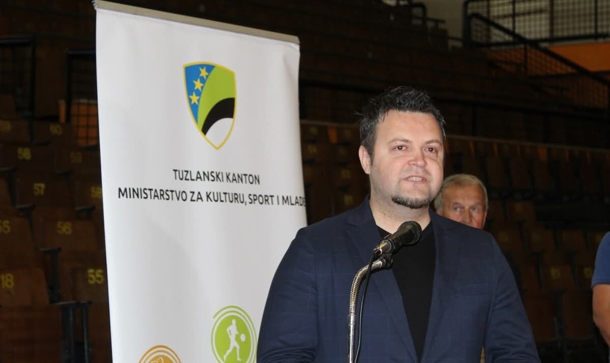 1747742418_682c6ed25dfa7