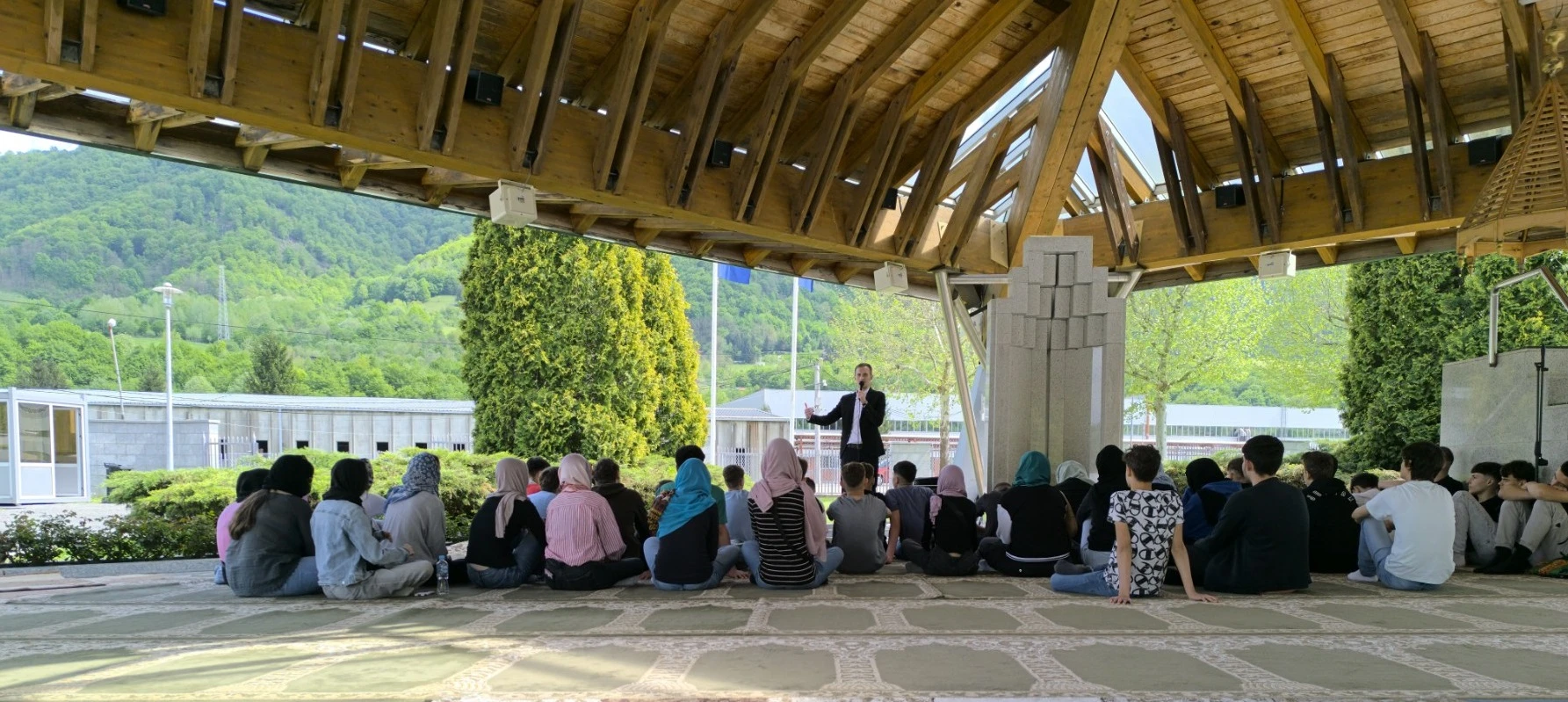 Učenici završnih razreda osnovnih škola Tuzlanskog kantona posjećuju Potočare: Istina nas obavezuje na kulturu sjećanja