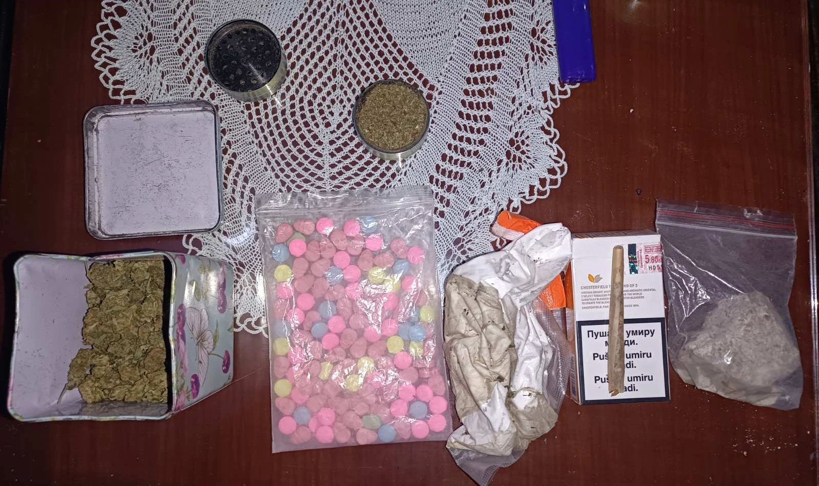 Uprava policije MUP TK-a –  u okviru planskih aktivnosti pronađeni droga, oružje, novac i drugi predmeti, jednom licu iz Gračanice oduzeta sloboda